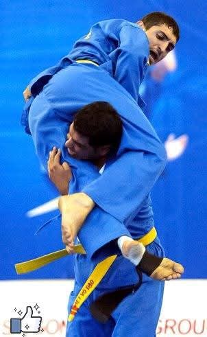 Redouane executing a flying-scissor takedown