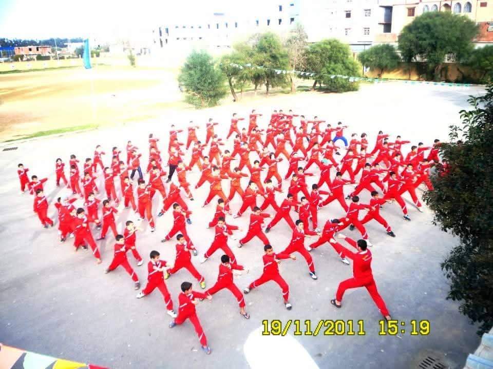 Mass youth training session — over a hundred young students drilling Vovinam in formation